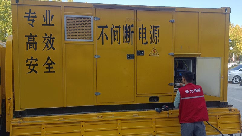 净潭乡柴油发电机组和UPS电源配合使用时，如何避免切换过程中的电力中断？